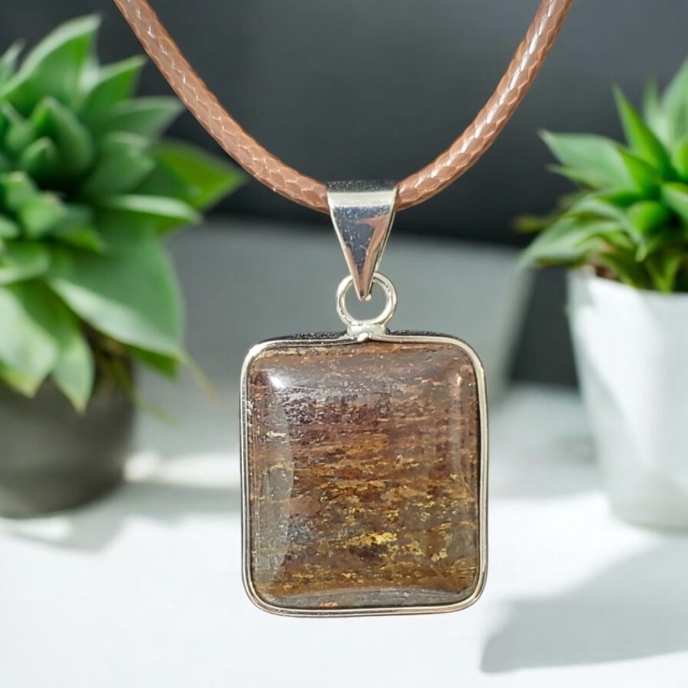 GIFT IDEA Bronzite Crystal Stone Pendant Necklace
